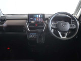 スイッチ類やメーター類を見やすく配置した、直感的で扱いやすいインパネ。初めて運転される方でも、迷わず操作出来る安心設計です。