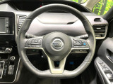 【純正革巻きステアリング】上質な革を使用することで、手にしっかり馴染みとても運転しやすいハンドルです♪