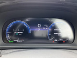 視認性の高いメーターで、運転に必要な情報を的確に把握できます。運転席をスタイリッシュに演出するデザインです。