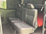 運転席からの視界は広く、運転操作もスムーズに行えます。快適なドライビングをサポートする機能的な空間設計です。