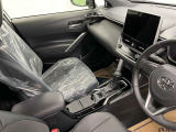 運転席と助手席の間のセンターコンソールにカップホルダー2つあります(^^♪