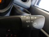 オートライト機能装備です!車外の明るさに応じて、自動的にライトの点灯・消灯をしてくれます♪