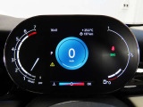 デジタルメーターは視認性が非常に良く、運転時の視線を逸らさず様々な情報の確認が行えます。