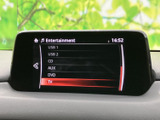 お気に入りの音楽やラジオを快適に楽しめます。CDやUSB、AUXなど、様々なメディアに対応。長距離ドライブも飽きさせません。