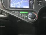 【オートエアコン】1年中快適な室内を提供!車内温度を設定すると、風量を自動で調整してくれます。