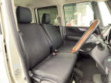 運転席シート廻りは使用感も少なく、良好な状態となっています。丁寧に使われていたことがよくわかりますね。