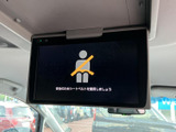 停車中には、楽しみにしていた番組や映像を鑑賞できます。長距離移動のお供に最適。リラックスした時間を過ごせます。