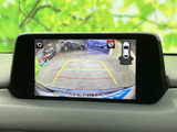 後方の安全確認をサポートするバックモニター。狭い場所での駐車や車庫入れも、より安心・安全に行えます。運転に自信がない方にもおすすめです。