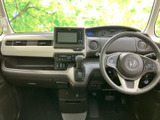 運転席からの眺めは良好で、運転に集中できます。操作系も直感的に配置されており、快適なドライブをサポートします。