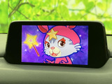 停車中に楽しめるTV視聴機能。休憩時間や待ち時間に、番組や映像でリラックス空間を演出できます。家族でのドライブにも最適です。