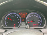 視認性の高いメーターで、運転状況をしっかり把握。速度や回転数など、必要な情報を一目で確認できます。安全運転をサポートする機能も充実しています。