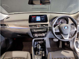 BMWの運転席はドライバーオリエンテッドという構造を採用。ドライバー目線の操作がしやすい設計になっており、ドライブ中にも目線の移動が少なく運転中にも簡単に操作ができます。