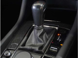 【シフトレバー】シフトもとても操作しやすいデザインになっております。運転する人の事を第一に考えた操作性の高い仕様です。
