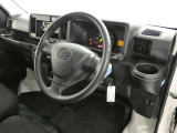 視界も広々で見晴らしの良い運転しやすいコックピットです。