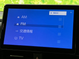 お好みの音楽をクリアな音質で楽しめるオーディオシステム。様々な音源に対応し、快適なドライブを演出します。車内空間をより一層豊かにします。