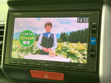 様々な情報を表示できるモニターが搭載されています。車両情報や設定変更も簡単に行えます。