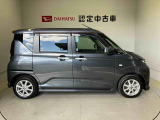 車両右側面からの写真になります。車をご覧になりたい時はお気軽に最寄りの店舗へご相談下さい。