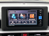 高精細な画面で、運転に必要な情報を分かりやすく表示します。快適なドライブをサポートする頼もしい相棒です。