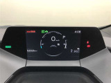【トップマウントメーター】7インチディスプレイにミニマルなグラフィックメーターやLEDインジケーターを表示します。視線移動少なく表示が確認できる、運転に集中しやすい構成となっています。