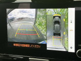 後続車両の確認をサポートするモニターで、駐車時の安全性を高め、狭い場所での取り回しもスムーズにします。鮮明な画面で、より安全な運転を支援します。