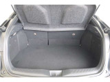 【トランクルーム】後部座席は6:4分割で可倒式ですので、荷室を広げ、趣味の道具もたくさん入りますし、ベビーカー、大きな買い物エコバックも入って便利です♪