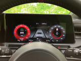 視認性の高いメーターパネルは、運転に必要な情報を的確に伝達。直感的に状況を把握でき、安全運転をサポートします。