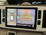 【パノラマモニター】車両周囲を上から見下ろしたような映像を表示。正確なモニタリングが可能になり、駐車時・幅寄せをアシストします!