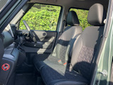 機能的な運転席周りのデザイン。操作性に優れ、快適なドライビングをサポートします。