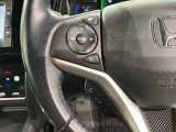 ステアリングにオーディオ操作スイッチが付いています。オーディオ画面に直接タッチしなくても操作が出来ますので、運転に集中できます。