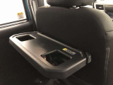 運転席、助手席両方にシ-トバックテ-ブルを装備★これ便利です。折りたたみ式で簡単収納です!