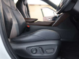 パワーシート搭載。微妙な調整が手軽にでき、ピッタリなポジションで運転することが可能です。