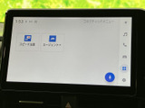 高精細な画面で、快適なナビゲーションとエンターテイメント体験を提供します。運転中の情報収集や、音楽鑑賞など、様々なシーンで活躍します。