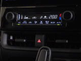 車内を快適に、オートエアコンを装備しています。