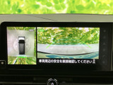 狭い場所での駐車も安心。後方の状況をモニターで確認でき、安全な運転をサポートします。