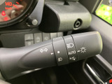 操作しやすいウインカーレバーで、スムーズな車線変更をサポートします。オート機能で、操作ミスを軽減。安全運転に貢献します。