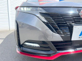 【LEDヘッドライト】悪天候や夜間走行時も良好な視界を確保し安心して運転できる高輝度LEDヘッドライトを装備!点灯速度が早く、消費電力も抑えられています。