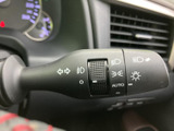 操作しやすい位置に配置されたウインカーレバーは、安全な車線変更をサポートします。確実な操作感で、より安全な運転を心がけられます。