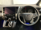 高いホールド性で運転姿勢が安定します。長距離ドライブでも疲れにくいのが魅力です。快適なドライビングライフをお送りください♪