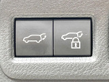 【パワーバックドア】スマートキーや運転席のボタンを押すだけでリアゲートが自動で開閉します!荷物を持っている時や、高い位置にあるバックドアを閉める際に便利な機能です♪