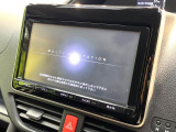 【大画面ナビ】人気の大型9インチナビを装備。存在感のある大画面はインパクト大!ナビ利用時のマップ表示は見やすく、テレビやDVDは臨場感がアップ!いつものドライブがグッと楽しくなります♪