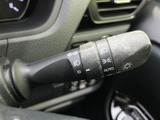 操作しやすいウインカーレバーで、安全確認とスムーズな車線変更をサポート。直感的な操作性で、運転に集中できます。