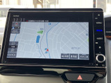 見やすい地図画面で、目的地へのナビゲーションをサポート。運転に集中できる機能が満載です。安全で快適なドライブをサポートします。