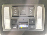 【パワーバックドア】スマートキーや運転席のボタンを押すだけでリアゲートが自動で開閉します!荷物を持っている時や、高い位置にあるバックドアを閉める際に便利な機能です♪