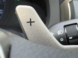 【パドルシフト(AT車)】MT車と同じように好きなギアで走ることができます!ステアリングから手を離さずに指先だけでシフト操作ができ、よりスポーティな走りをお楽しみいただけます。