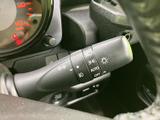 操作しやすい位置に配置されたウインカーレバー。スムーズな操作で、安全な車線変更をサポートします。オートリターン機能も搭載されています。