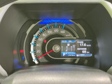 視認性の高いメーター類で、運転に必要な情報をしっかり確認できます。デジタル表示で、走行状況や車両の状態をひと目で把握可能です。