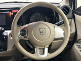 インテリアに合わせたデザインのステアリングは、運転される方のことも考え、運転しやすい形状、大きさです。是非一度、実際に触ってお確かめください。