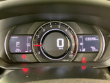視認性の高いメーター類は、運転に必要な情報を的確にドライバーへ伝えます。走行距離も確認でき、安心してお乗りいただけます。