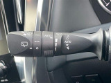 【オートワイパー(AUTO)】雨が降り出した時に、雨滴検出用センサー(レインセンサー)が雨滴を感知すると、自動でワイパーが動作します。