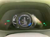 視認性の高いメーターパネルは、運転に必要な情報を一目で確認でき、運転席を洗練された空間に演出します。